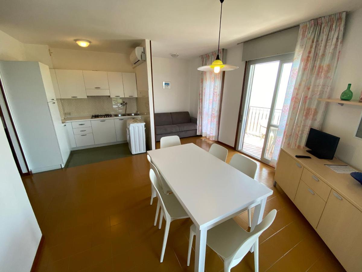 Condominio Aquilone Lignano Sabbiadoro Bagian luar foto